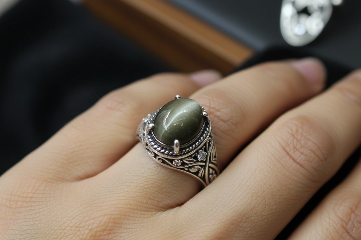 Cat's Eye Natural Lehsunia Stone